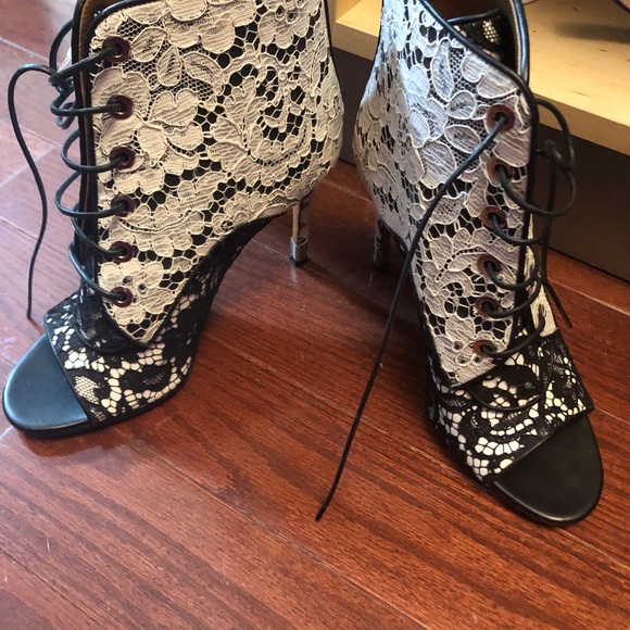 COPY - Givenchy laced up booties - Picture 2 of 6